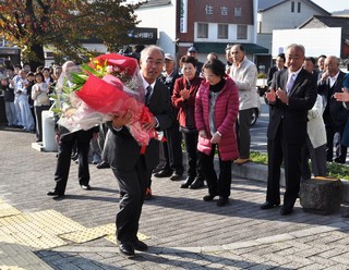 福島町長初登庁