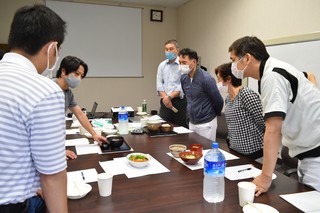 那珂川町ゆば一品料理研究家試食会の様子