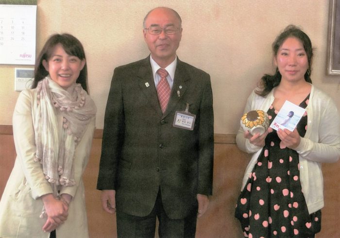 小村弥生さん・町長・地域おこし協力隊稲垣侑子さん